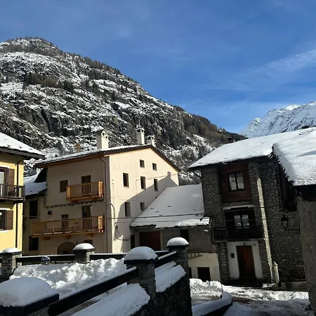Alpine Chic Retreat Apartament Courmayeur