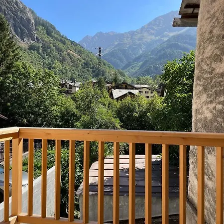 アパート Alpine Chic Retreat クールマイユール