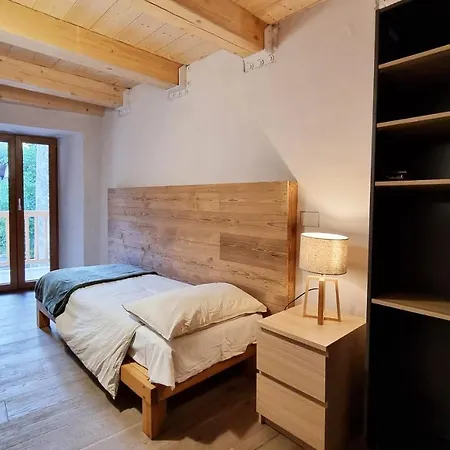 Alpine Chic Retreat 아파트