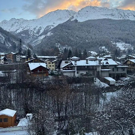 아파트 Alpine Chic Retreat 쿠르마예